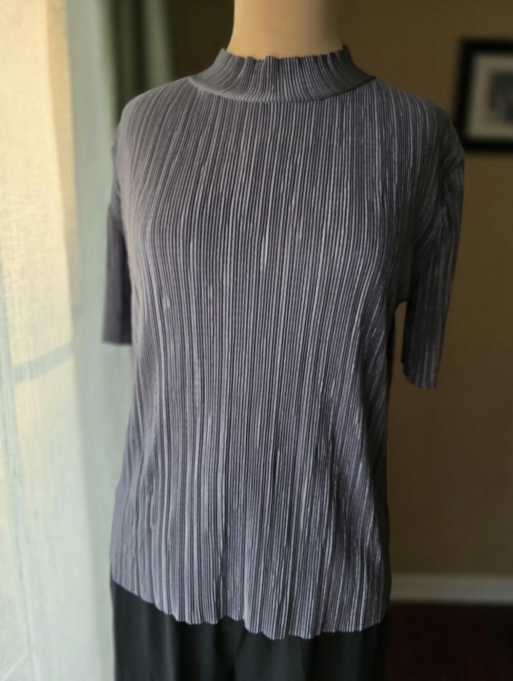 ZARA Dark Gray Plisse Crinkle Mock Neck Top Size Medium Short‎ Sleeve Pleated